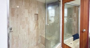 Hair dryer, towels, soap, toilet paper - Fantastic apartment with AC in vibrant Cancún Beach (Cancún)