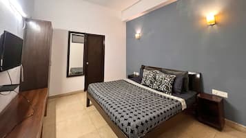 Classic Triple Room, Balcony, City View | Free WiFi