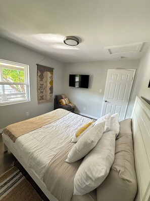 Room - Lovely 3-bedroom townhome in vibrant Los Angeles Near Crypto (Los Angeles)
