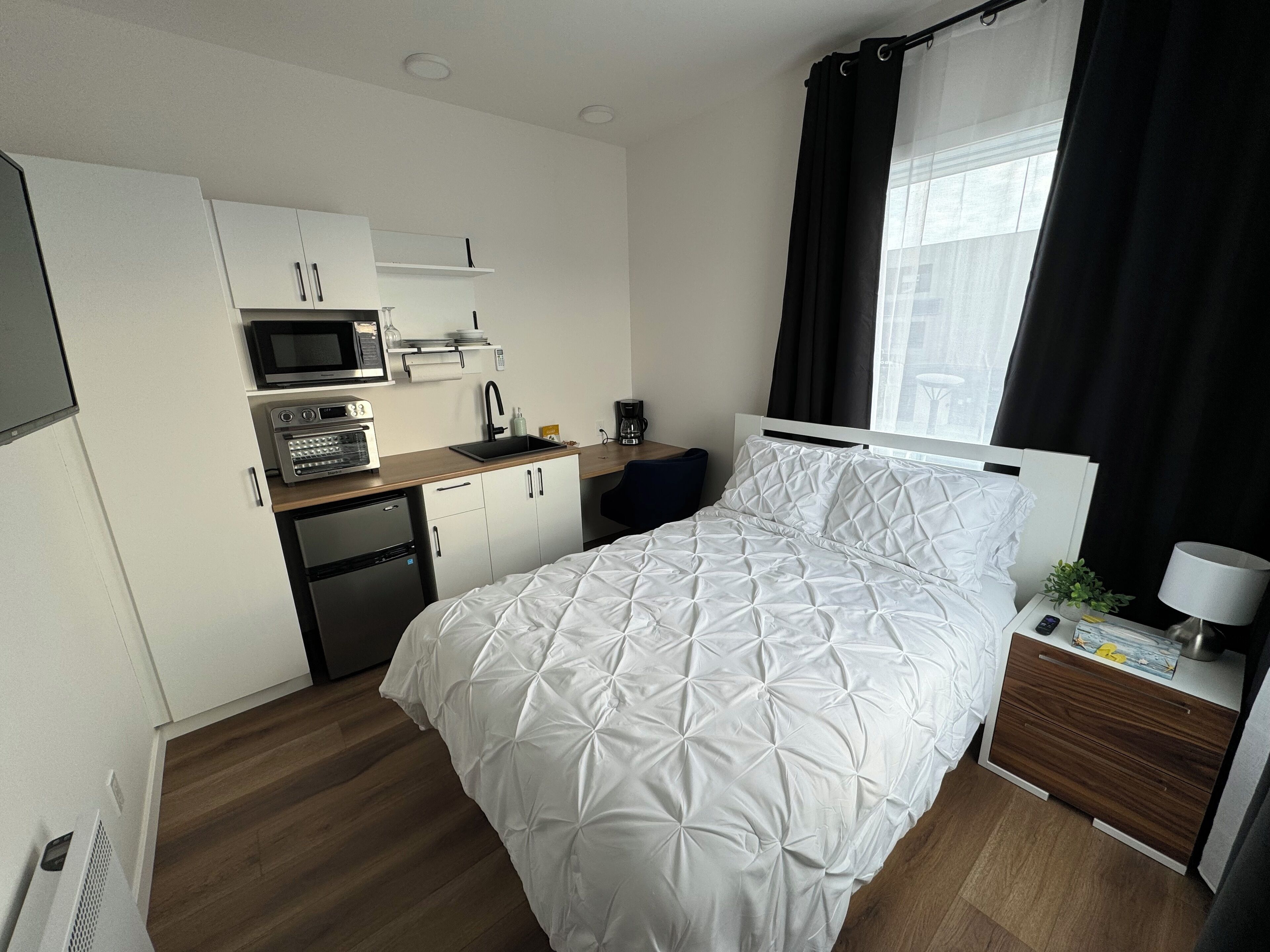 1 habitación, escritorio, tabla de planchar con plancha y wifi gratis 