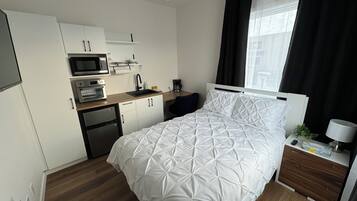 1 habitación, escritorio, tabla de planchar con plancha y wifi gratis