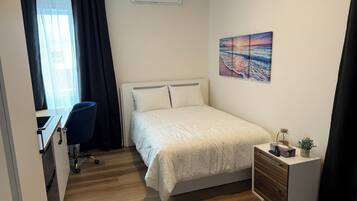 1 habitación, escritorio, tabla de planchar con plancha y wifi gratis