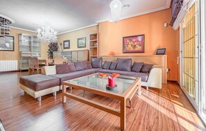 TV - Nice home in fuente álamo with WiFi (Fuente Álamo)
