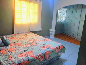 4 bedrooms, free WiFi, bed sheets - San Miguel Oasis (San Miguel Tepezontes)