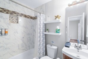 Hair dryer, towels, soap, toilet paper - Ballantyne Retreat – Updated 2BR/2BA Near Shops & Medical (Charlotte)