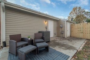 Terrace/patio - Ballantyne Retreat – Updated 2BR/2BA Near Shops & Medical (Charlotte)