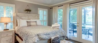 Sweeping Mountain Views | Pet-Friendly Retreat