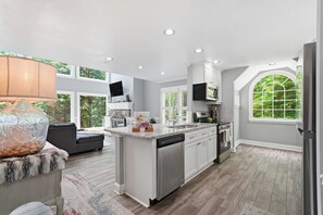 Fridge, microwave, oven, stovetop - Sweeping Mountain Views | Pet-Friendly Retreat (Jasper)