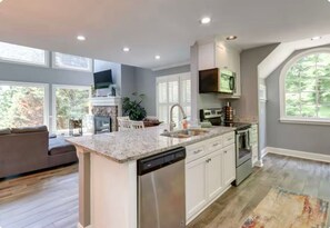 雪櫃、微波爐、焗爐、爐具