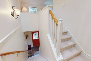 Interior - Sea Green Cottage (Victoria)