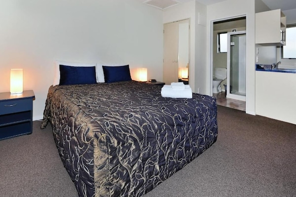 Postazione laptop, tende oscuranti, Wi-Fi gratuito