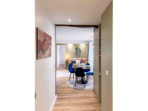 Dining - La Vie est Belle | Metro 9 - 6P - free parking (Montreuil)