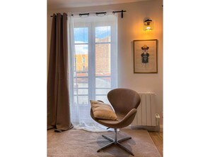 Interior - La Vie est Belle | Metro 9 - 6P - free parking (Montreuil)