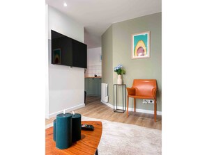 Interior - La Vie est Belle | Metro 9 - 6P - free parking (Montreuil)
