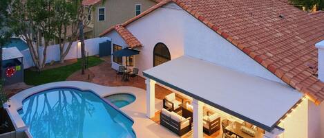 Et oppvarmet basseng