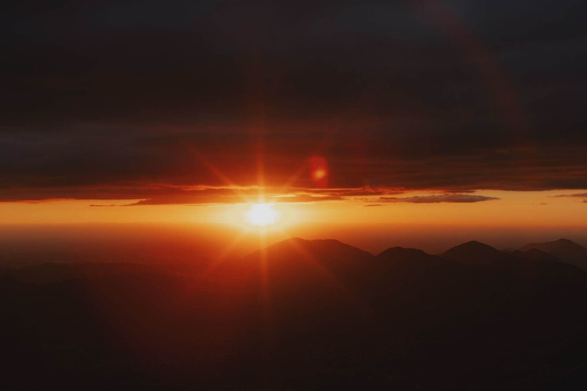 A sunset over a mountain range.
