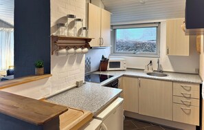 Frigorifero, piano cottura, macchina per tè/caffè