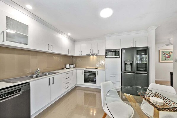 Private kitchen - The Highland Suite - Central Maroochydore Apartment (Sunshine Coast)