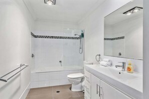 Bathroom - The Highland Suite - Central Maroochydore Apartment (Sunshine Coast)