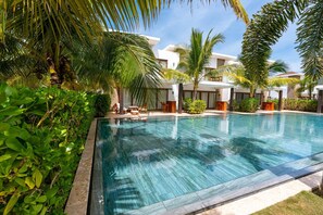 Pool - Exclusive villa with 2 bedrooms and shared pool (Monterrico)