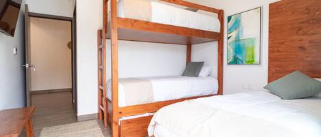 Zimmersafe, Bügeleisen/Bügelbrett, kostenloses WLAN, Bettwäsche