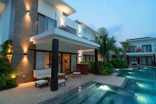 Direct entry pool | 7 guests | 2 bedrooms