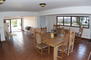 Dining - Casa de montaña con vistas panorámicas, terraza, piscina y bbq ideal para todos (La Colonia)