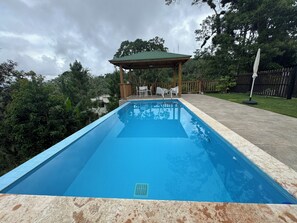 Utomhuspool