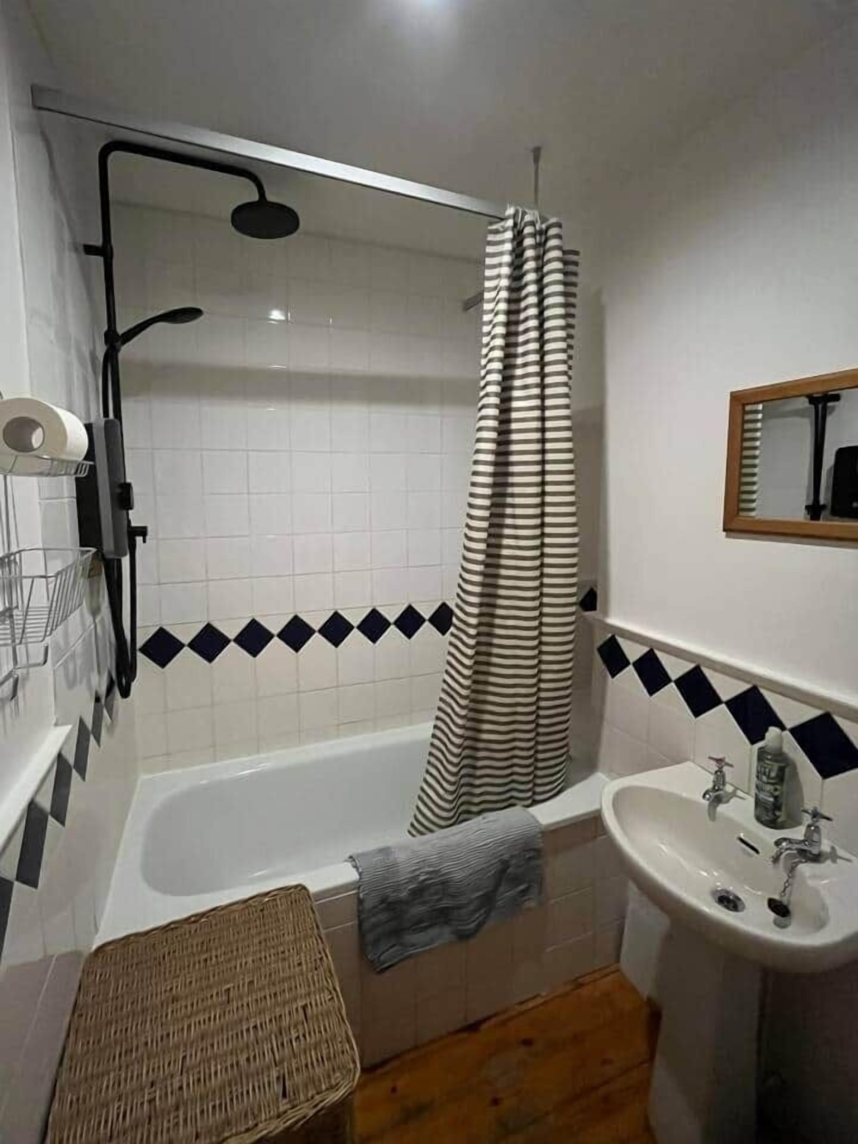 Hårføner, håndklær, såpe og toalettpapir