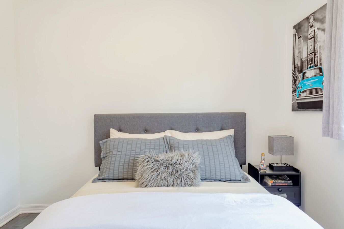 5 bedrooms, desk, iron/ironing board, travel crib