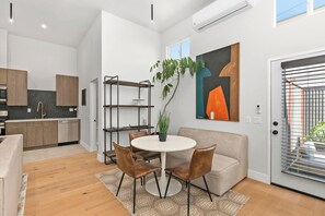 Interior - Modern 2-bedroom apartment in Talmadge, San Diego (San Diego)
