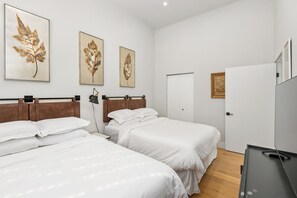 2 habitaciones, tabla de planchar con plancha, wifi y ropa de cama 