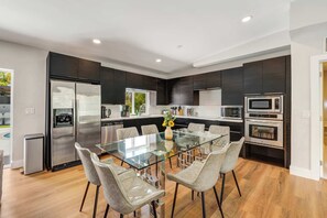 Fridge, microwave, oven, stovetop - Villa Solara | Pool · Cinema · Basketball Court (Miami)