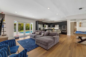 TV, offices - Villa Solara | Pool · Cinema · Basketball Court (Miami)