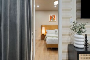 Bureau, fer et planche à repasser, Wi-Fi, draps fournis