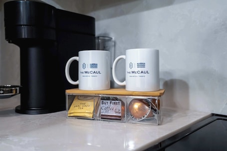 The McCaul | Basement Stay Near Chinatown