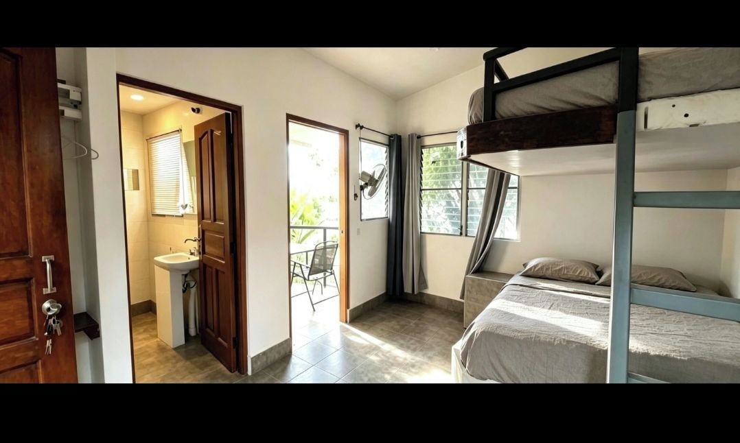 Cuadruple Economica, Balcon, Ventilador y Vista al Mar | WiFi (free), bed sheets