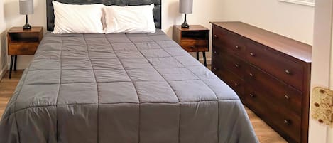 Iron/ironing board, internet, bed sheets