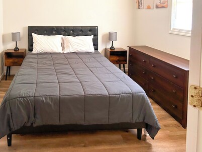 Cozy 1-bedroom apartment less than 10 mins from WIU