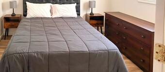 Cozy 1-bedroom apartment less than 10 mins from WIU