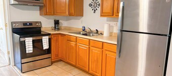 Cozy 1-bedroom apartment less than 10 mins from WIU