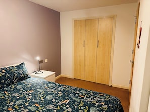 1 chambre, fer et planche à repasser, Wi-Fi gratuit, draps fournis