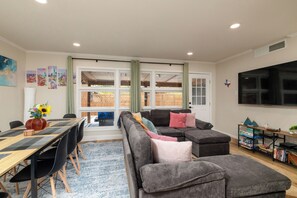 Smart TV, DVD player