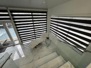 Interior - Welcome to Your Luxurious Retreat With A Resort Style outdoor Kitchen and pool! (Miami)