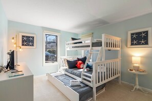 Desk, iron/ironing board, WiFi, bed sheets