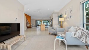 Smart TV - Casa Casuarina - Private pool & steps to the beach (Casuarina)