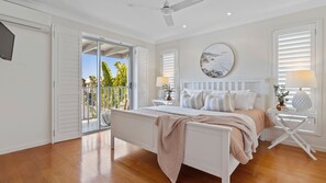 3 bedrooms, free WiFi, bed sheets - Casa Casuarina - Private pool & steps to the beach (Casuarina)