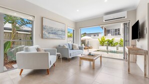 Smart TV - Casa Casuarina - Private pool & steps to the beach (Casuarina)