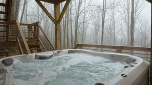 Outdoor spa tub - Hot Tub, Game Room, fireplace, & 2 Decks (Beech Mountain)