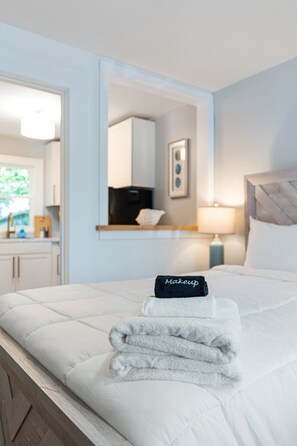 OOB 1BR Full Suite | Pool & Beach Access (1) | Blackout curtains, iron/ironing board, free WiFi, bed sheets - Sunset Suites (Old Orchard Beach)